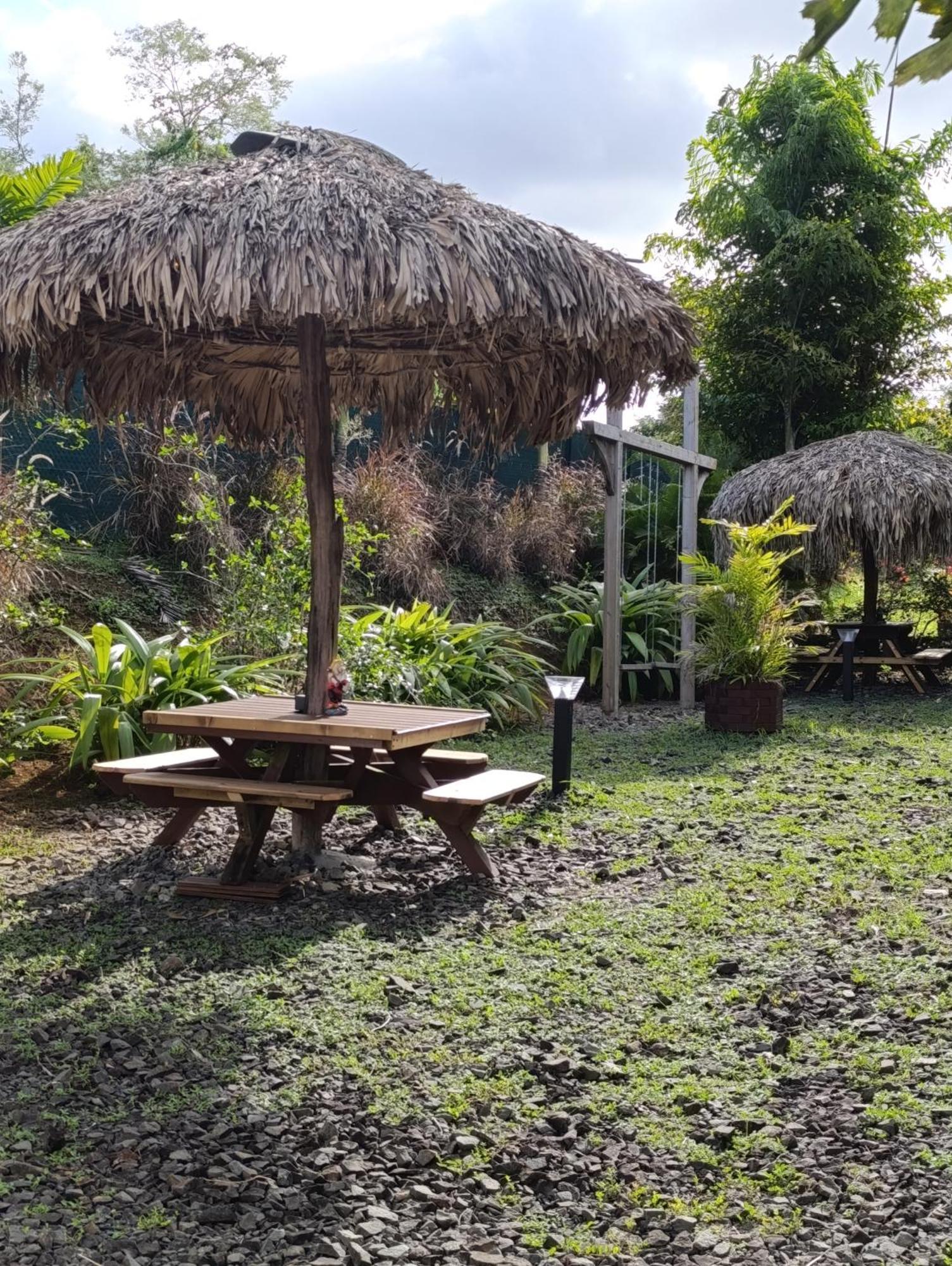 Dadi'S Little Paradis Sainte-Rose Bagian luar foto